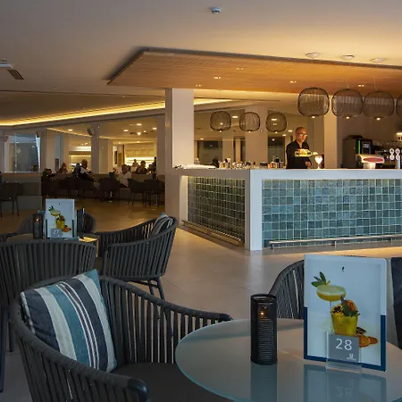 ホテル ヒポテルズ ラ ヘリア プエルト・デル・カルメン